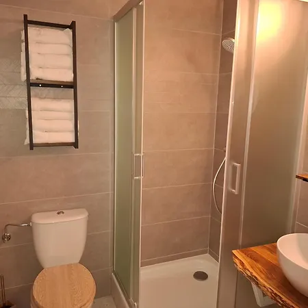 Chez Dikke Vriend, Et Taverne Шини