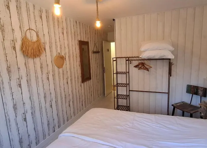 Chez Dikke Vriend, Et Taverne *